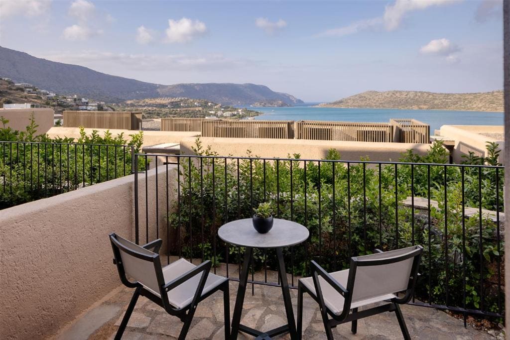 Queen Sapphire Nest - Sea View room - Image 1