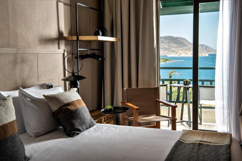 Queen Sapphire Nest - Sea View room - Image 2