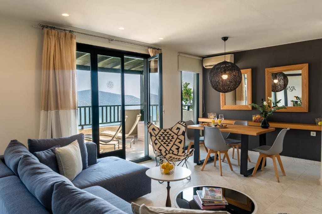 Sapphire Cozy King Suite room - Image 2