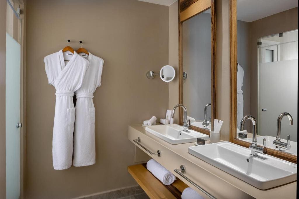 Sapphire Cozy Suite with Pool room - Image 3