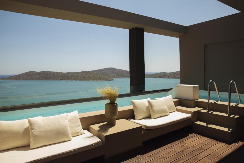 Sapphire Zen Queen Suite with Private Pool room - Image 2