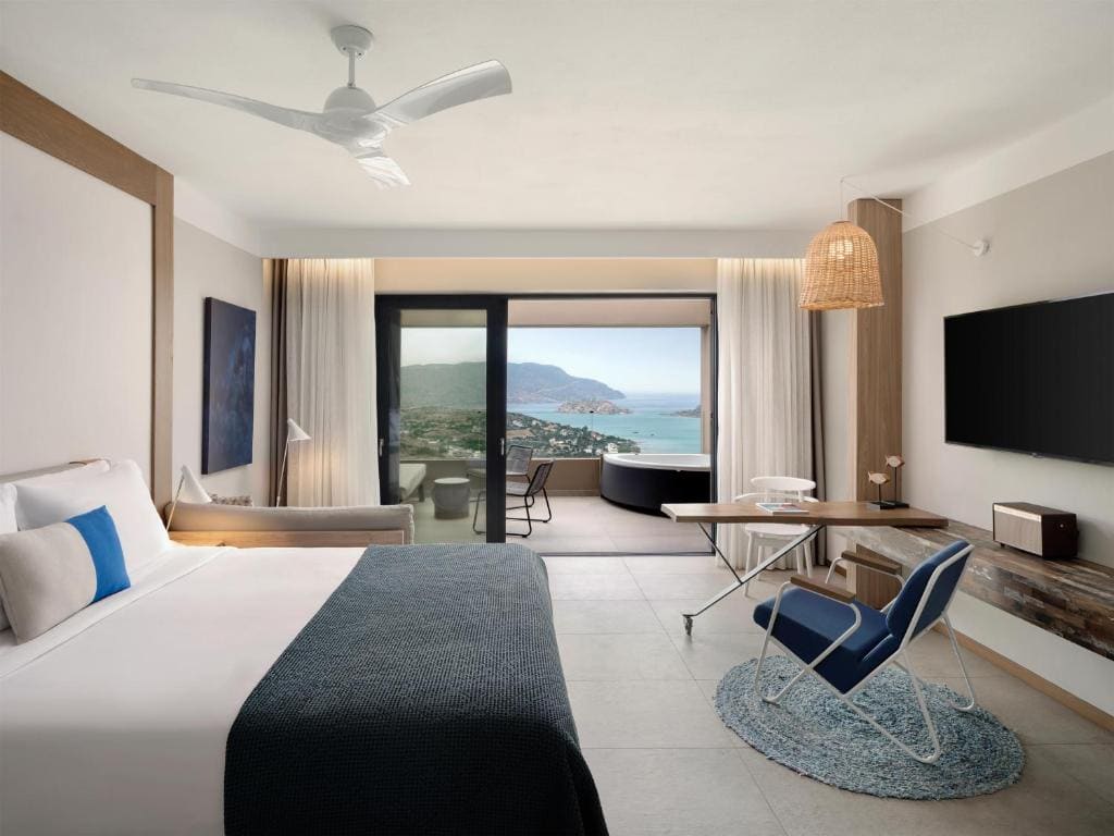 Sapphire Zen Queen Suite with Spa Bath room - Image 2
