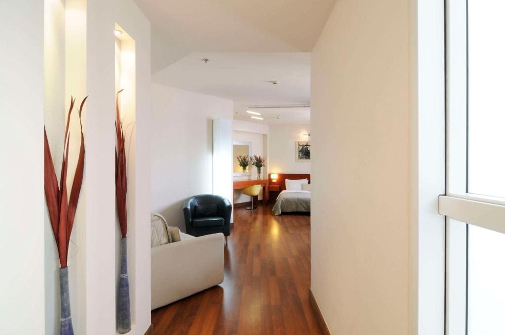 King Suite with Sofa Bed - Non-Smoking room - Image 2
