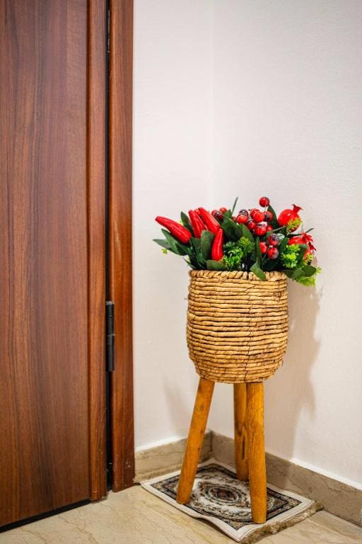 One-Bedroom Apartment with Balcony room - Image 1