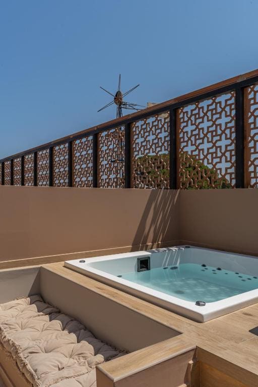 Premium Double or Twin Room with Spa Bath room - Image 1