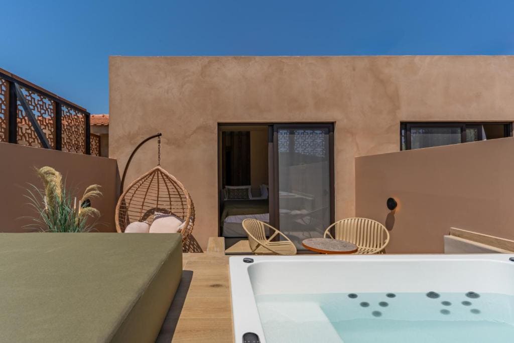 Premium Double or Twin Room with Spa Bath room - Image 2