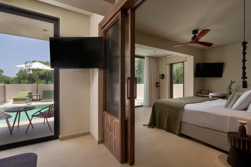 Suite with Private Pool room - Image 3