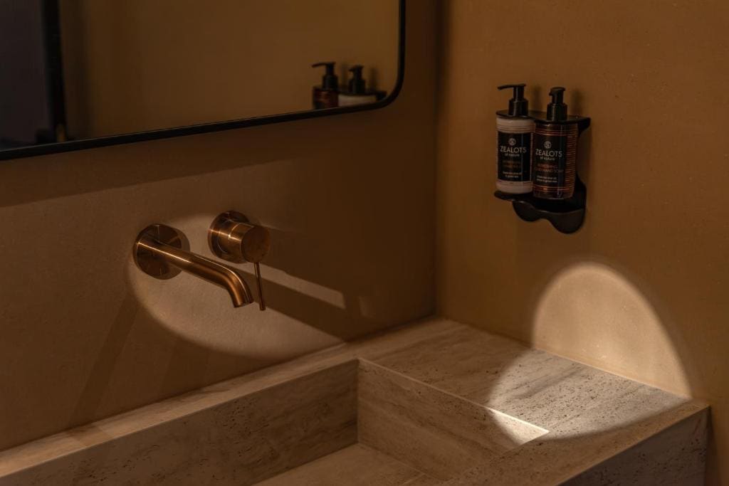 Suite with Spa Bath room - Image 3