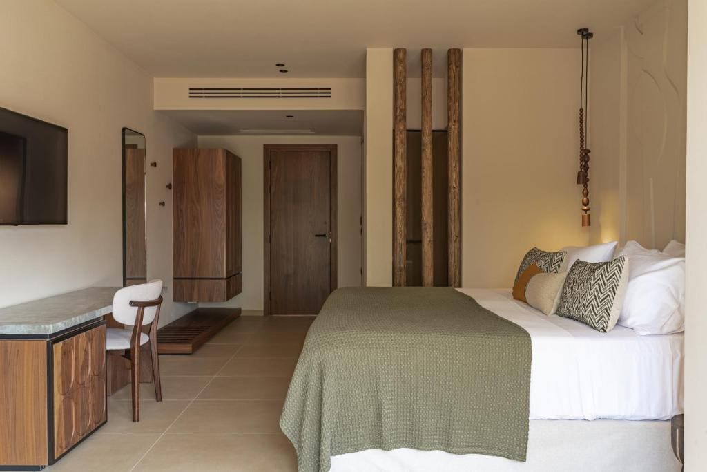 Superior Double or Twin Room with Mountain View room - Image 2