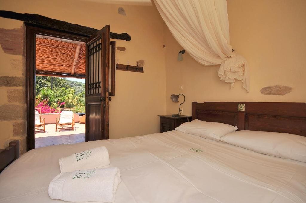 Deluxe Quadruple Room room - Image 2