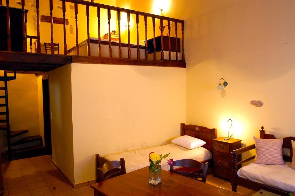 Deluxe Quadruple Room room - Image 3