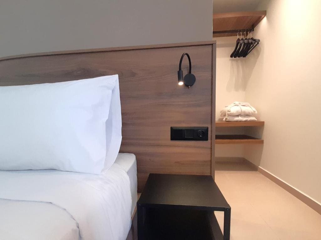 Deluxe Double or Twin Room with City View room - Image 2