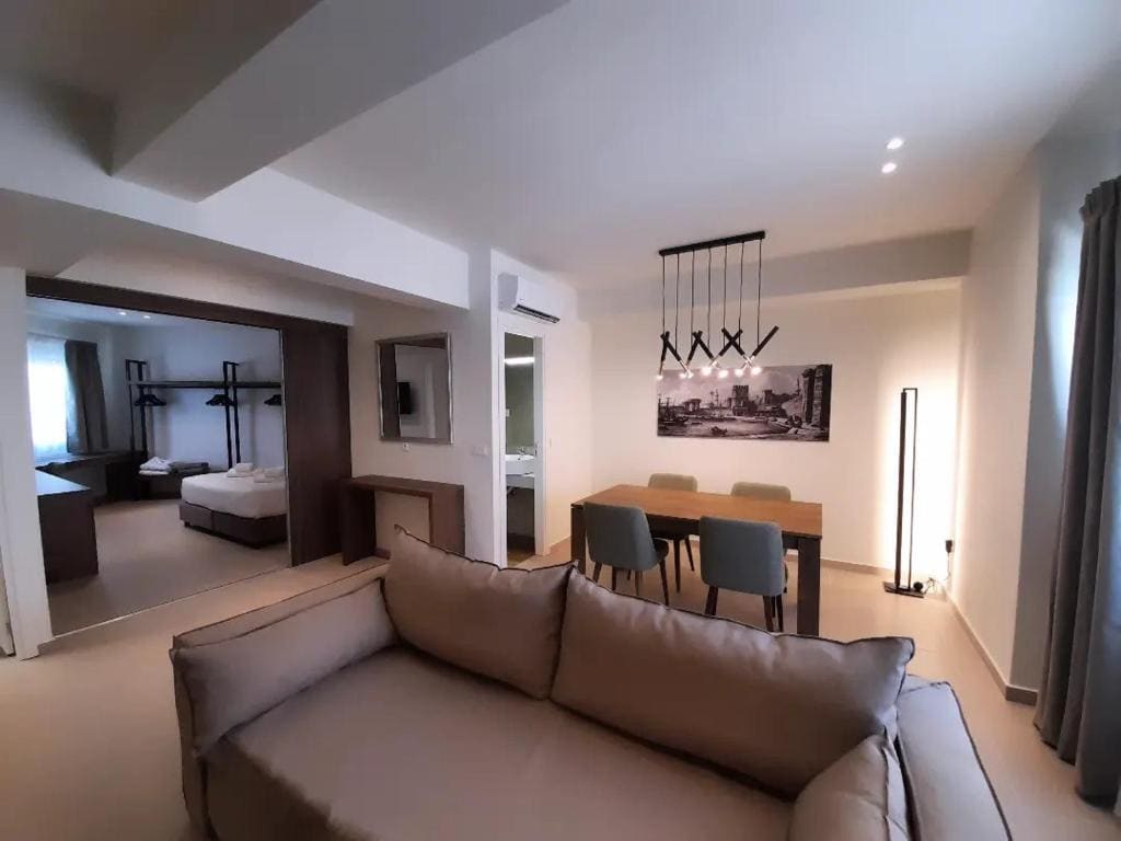 Superior King Suite room - Image 2