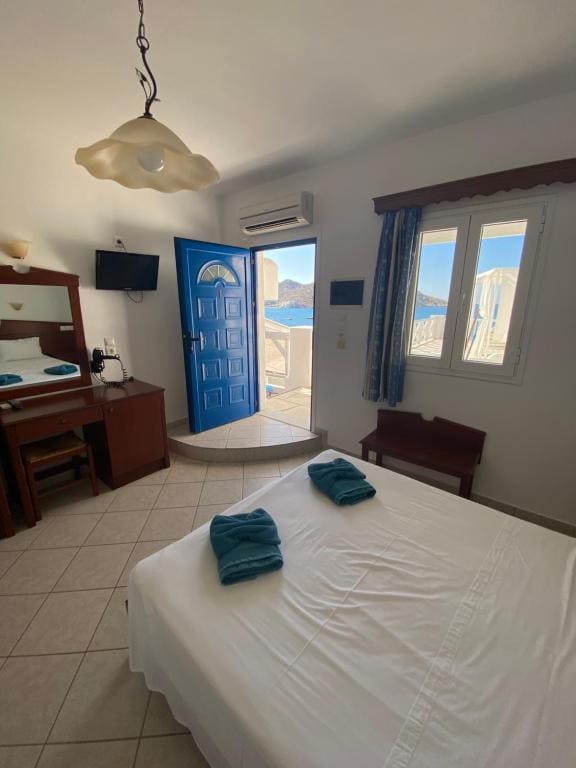 Triple Room with Terrace room - Image 1