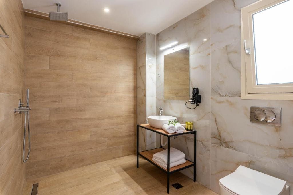 Deluxe Triple Room with Sea View room - Image 3