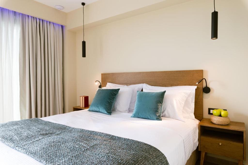 Double Room with Pool View room - Image 1