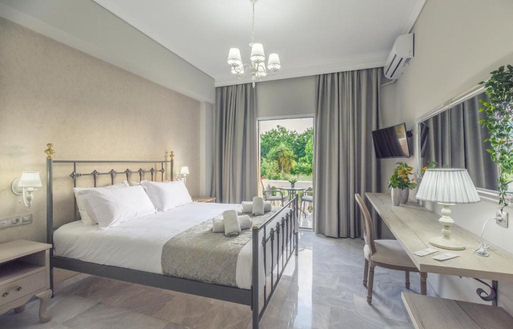 Deluxe Double Room with Garden View room - Image 3