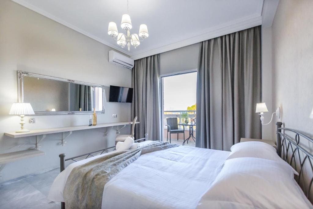 Deluxe Double Room with Sea View room - Image 2