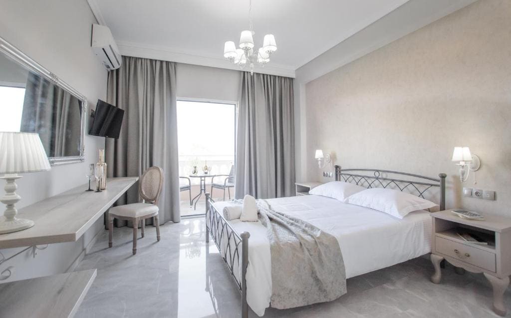 Deluxe Double Room with Side Sea View room - Image 1