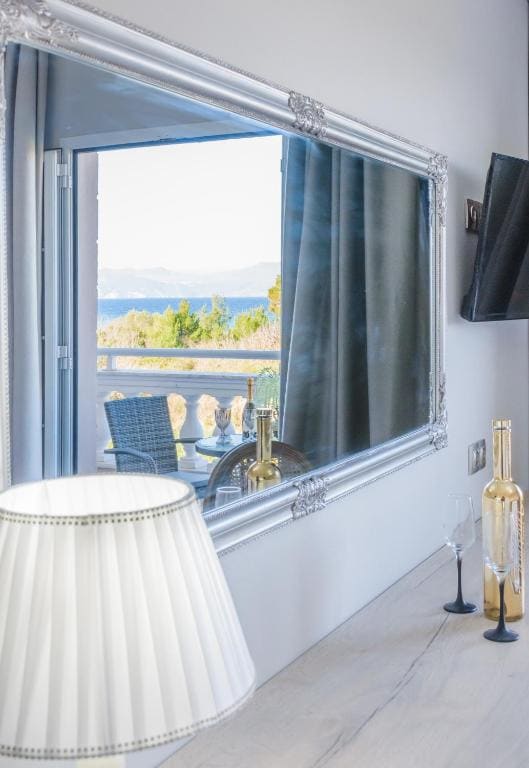 Deluxe Twin Room with Sea View room - Image 1
