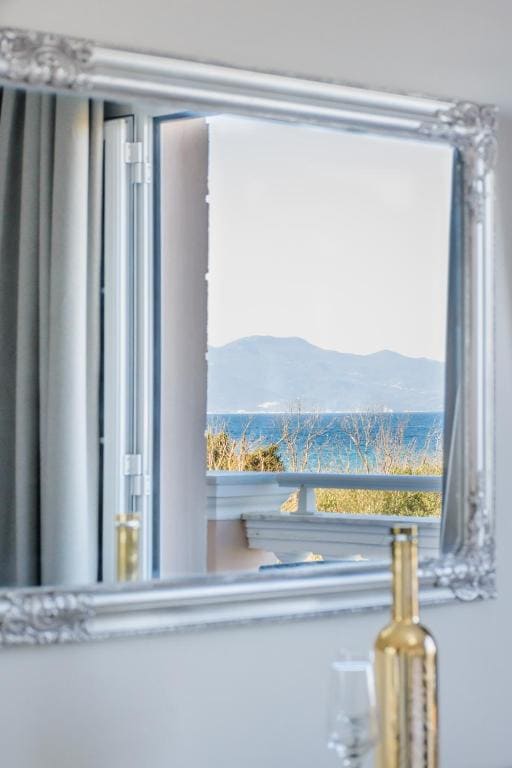 Deluxe Twin Room with Sea View room - Image 3