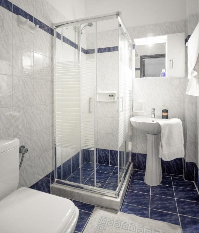Superior Triple Room with Garden View room - Image 1