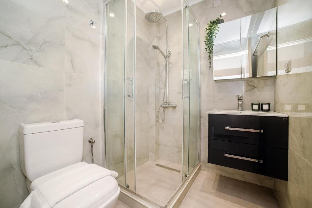 Superior Triple Room with Side Sea View room - Image 2