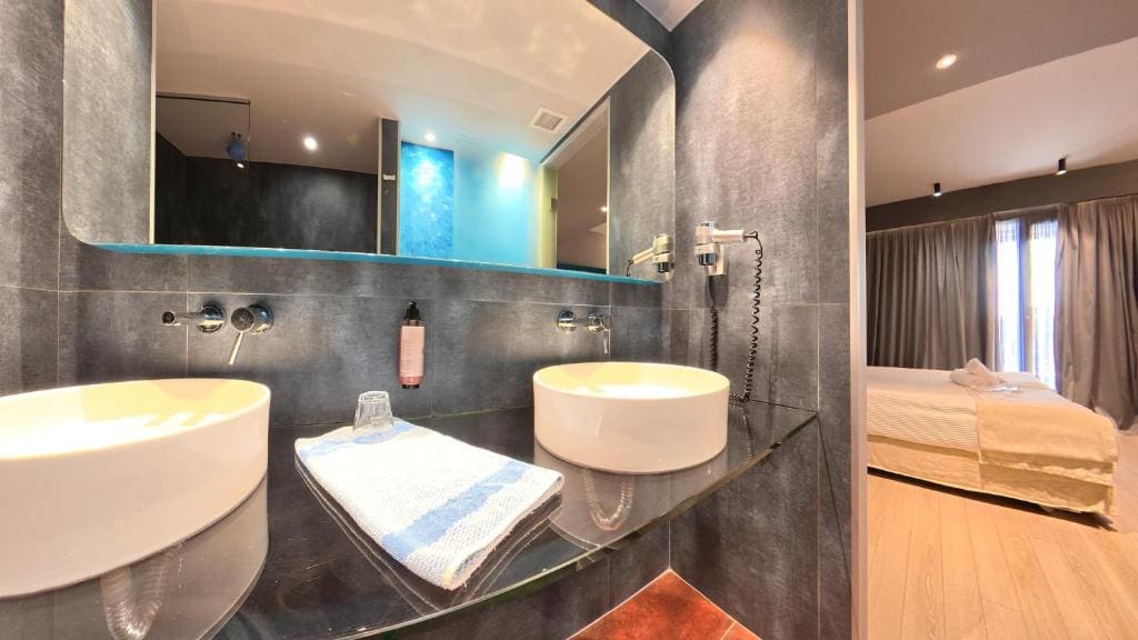 Executive Double Room with Lake View room - Image 1