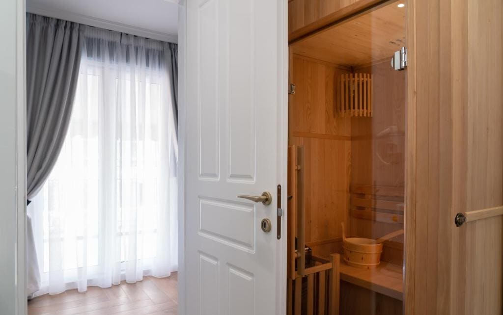 Suite with Sauna and Balcony room - Image 2