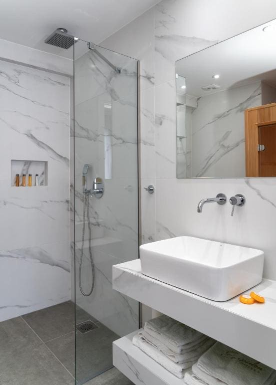 Suite with Sauna room - Image 2