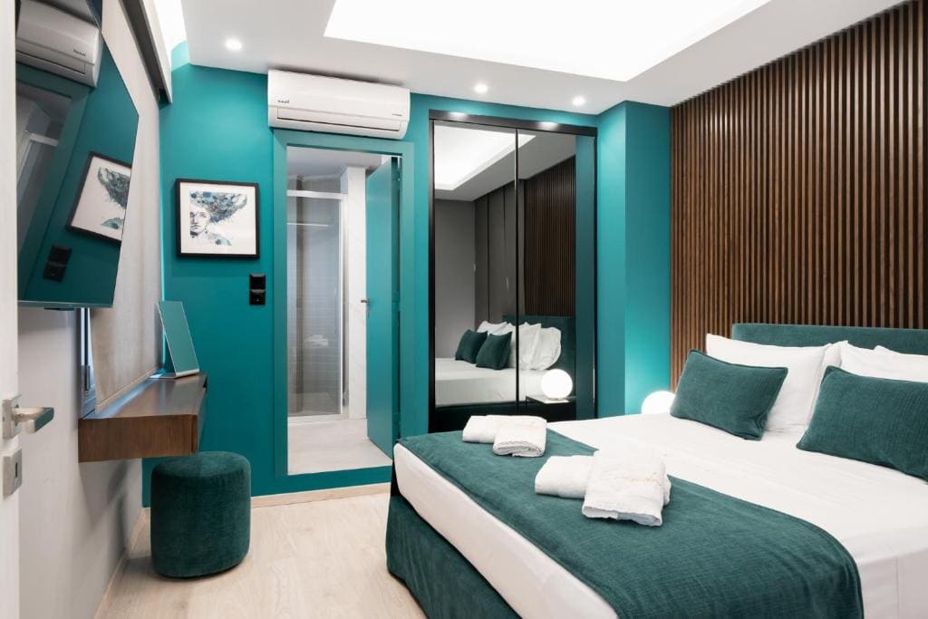 King Suite with Balcony & Acropolis View room - Image 3