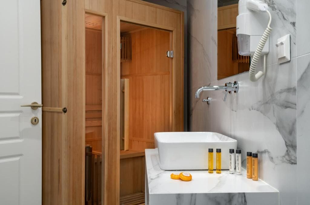 Suite with Sauna room - Image 3