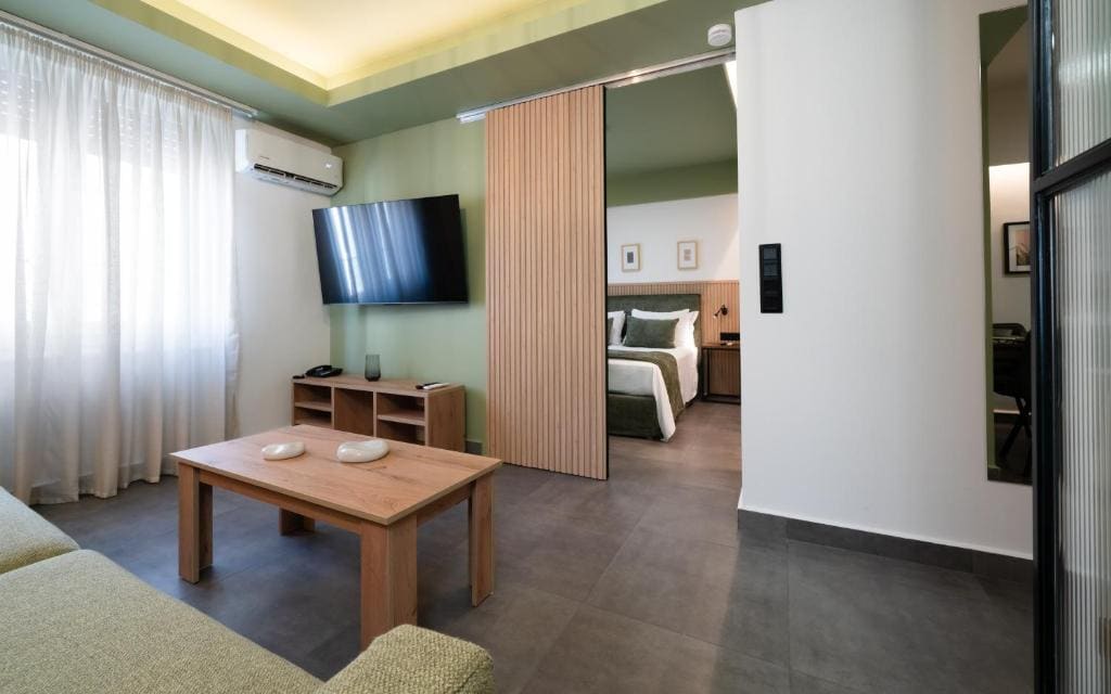 Queen Suite room - Image 3