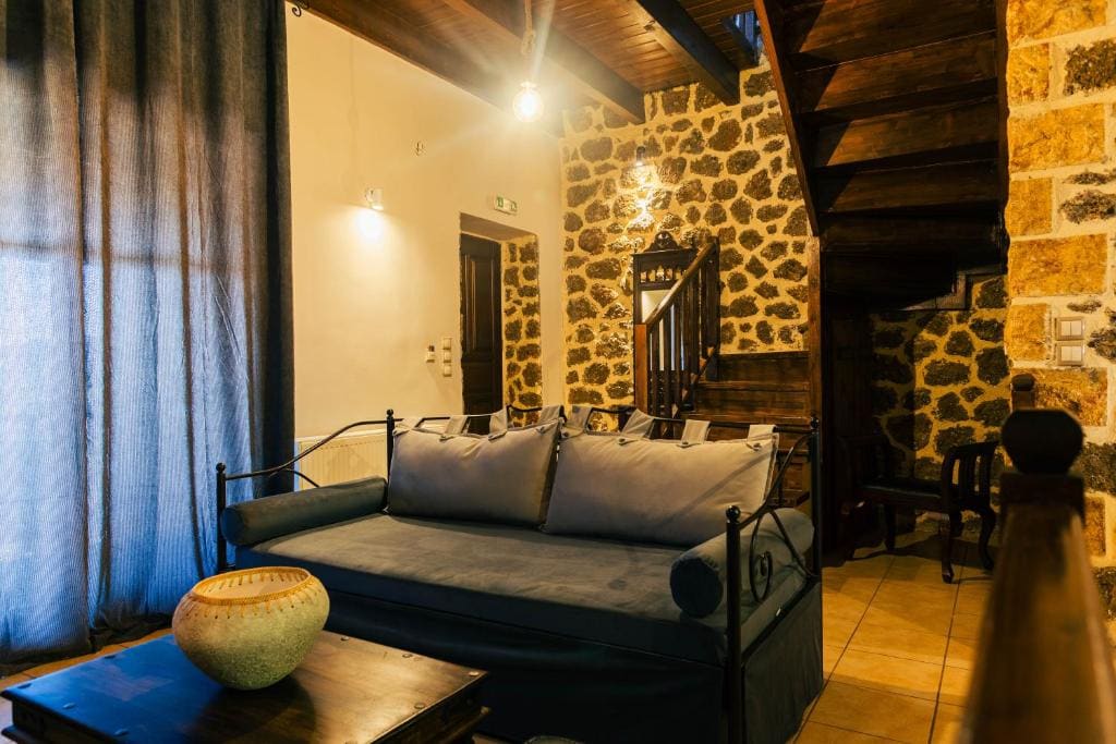 Deluxe Suite with Spa Bath room - Image 3