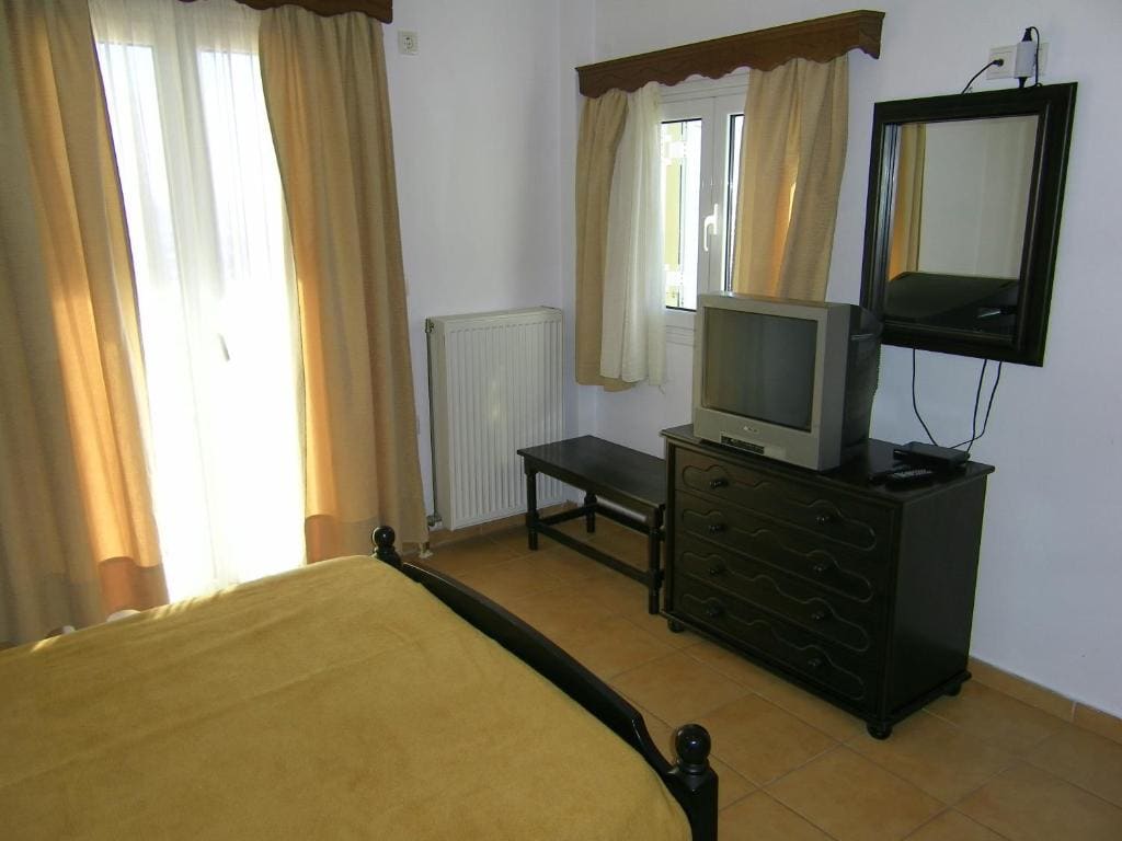 One-Bedroom Apartment room - Image 3