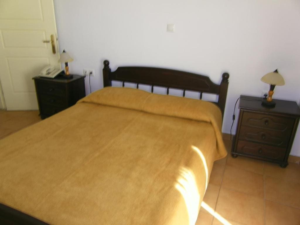 One-Bedroom Apartment room - Image 1