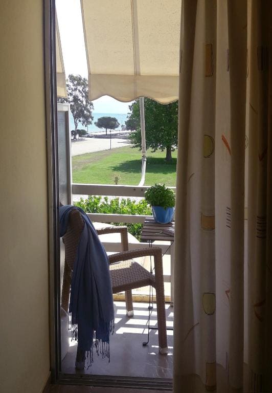 Standard Triple Room with Sea View room - Image 2
