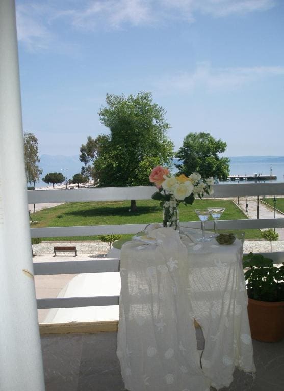 Standard Twin Room with Sea View room - Image 2