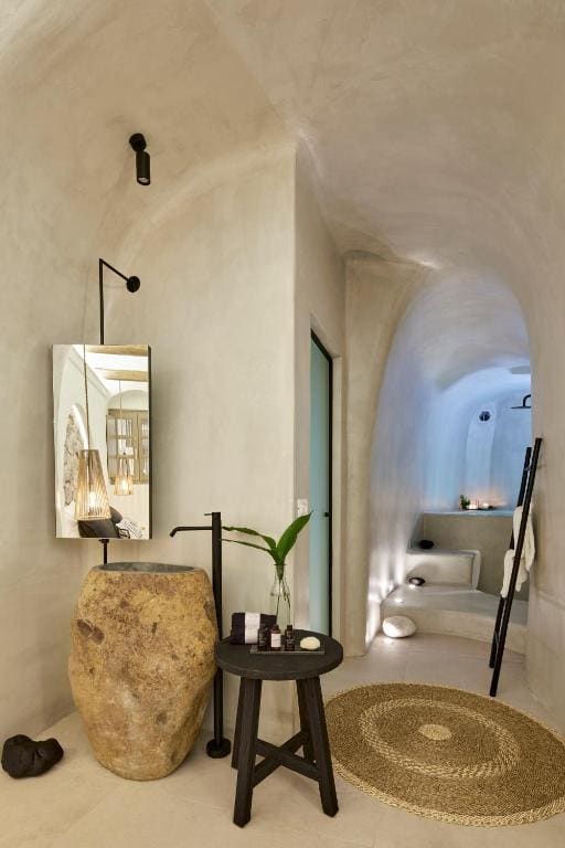 Deluxe Cave Suite with Spa Bath room - Image 3