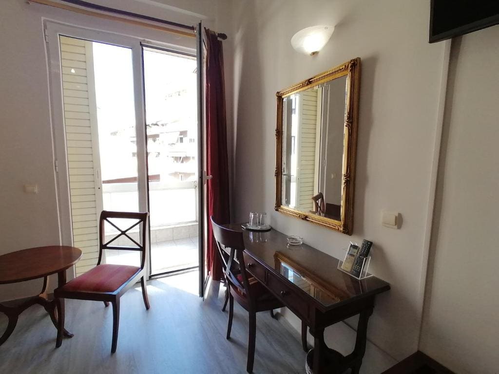 Standard Triple Room room - Image 1
