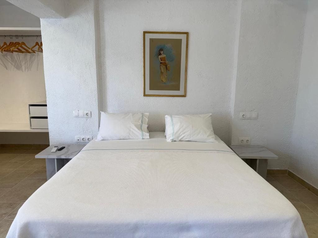 Family Room room - Image 2