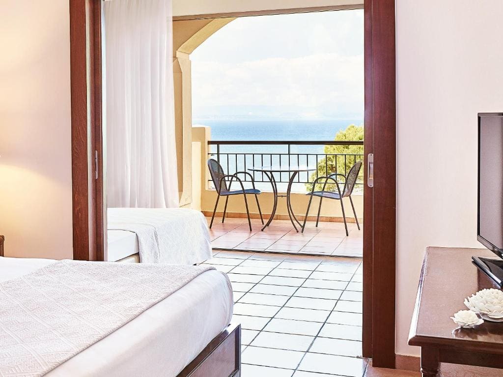 Sea View Family Room room - Image 2