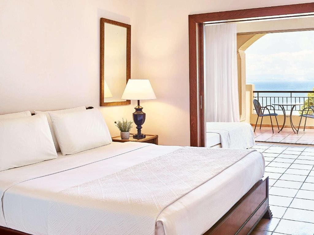 Sea View Family Room room - Image 3