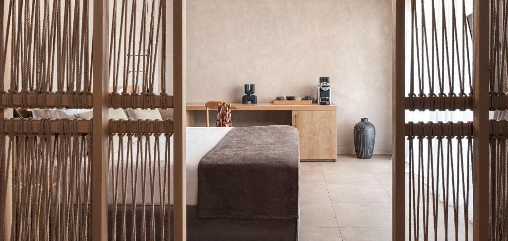 Helea Suite with Swim Up Pool room - Image 1