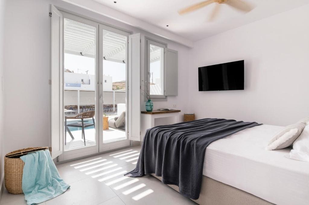 Junior Suite with Private Pool room - Image 3