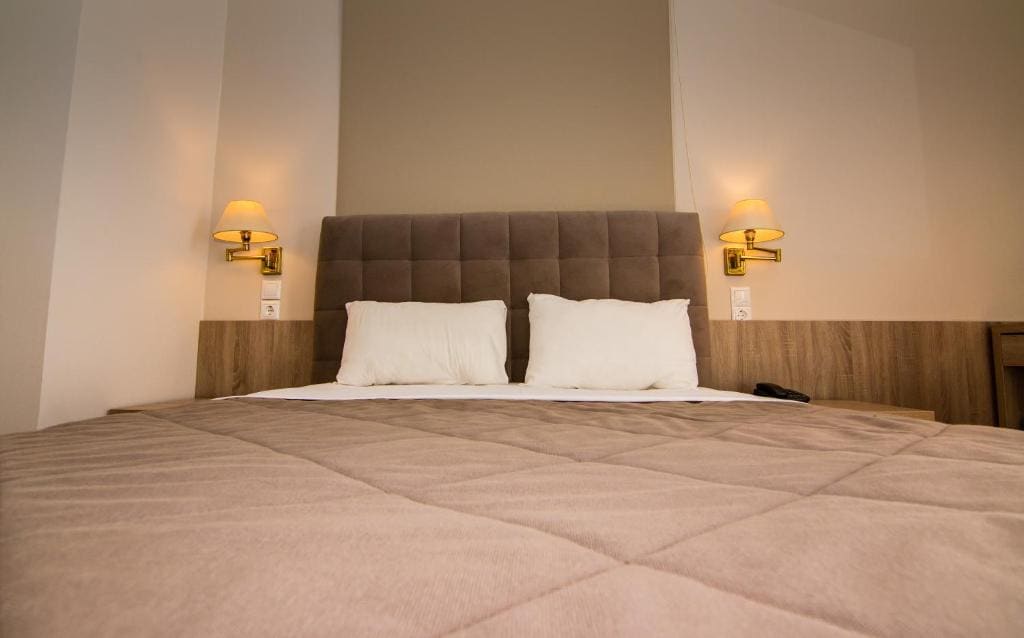 Double or Twin Room with Sea View room - Image 2