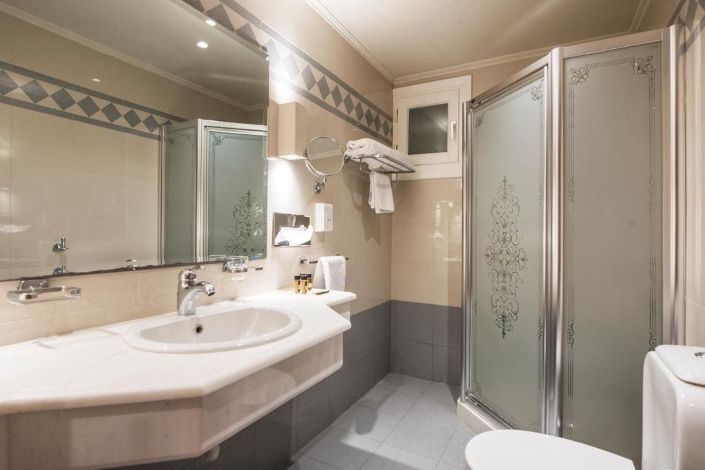 Double or Twin Room room - Image 3