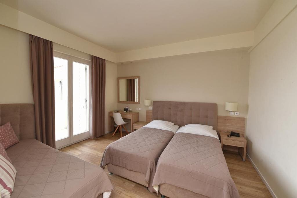 Triple Room with Sea View room - Image 2