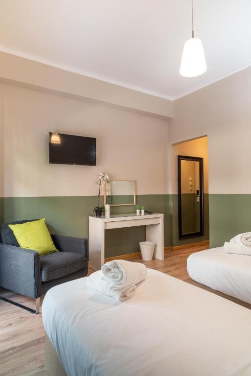 Double or Twin Room with Balcony room - Image 3