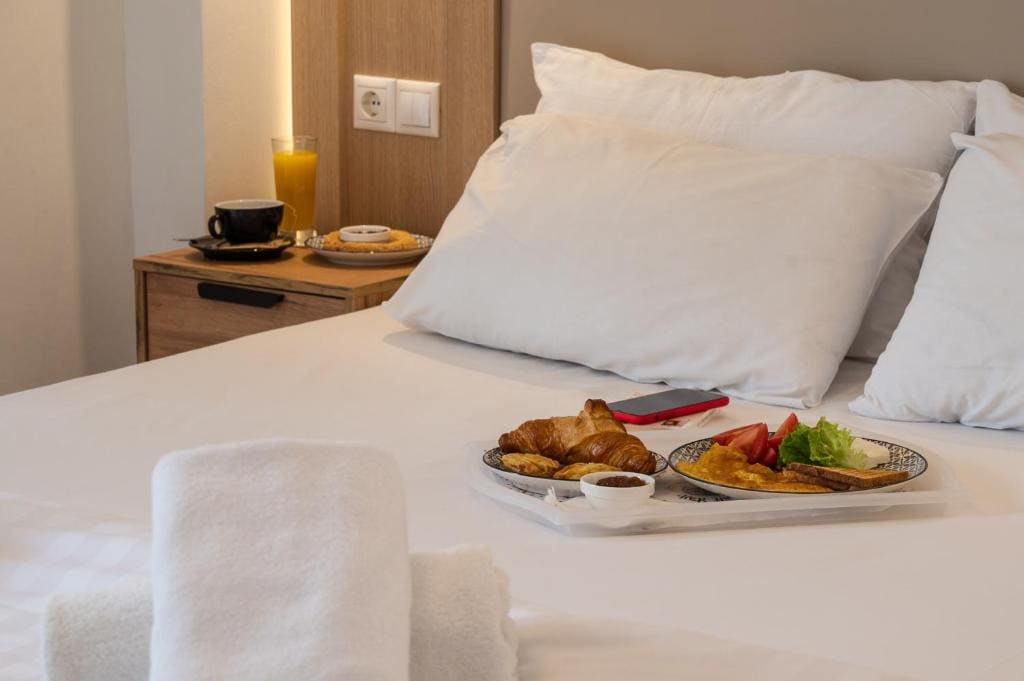 Double Room with Balcony room - Image 3